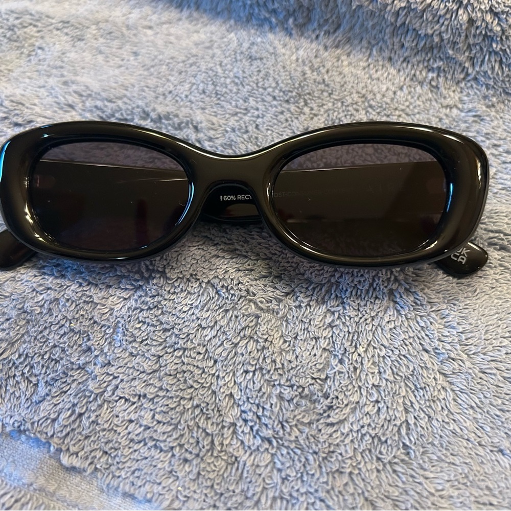 Chic Black Sunglasses